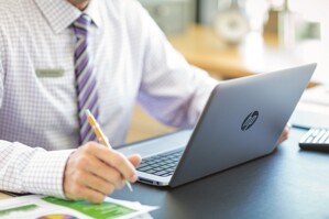 8 laptop siêu bền tốt nhất hiện nay của HP, Dell, Panasonic, Lenovo