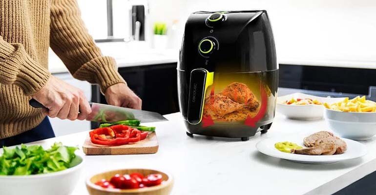 Chiên thức ăn bằng nồi chiên không cầu sử dụng dầu hoặc sử dụng nhưng với lượng rất ít nồi chiên không dầu
