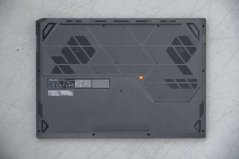 ASUS TUF Gaming A18 (2025): Quái vật 18 inch nhẹ nhất, giá tốt ngỡ ngàng