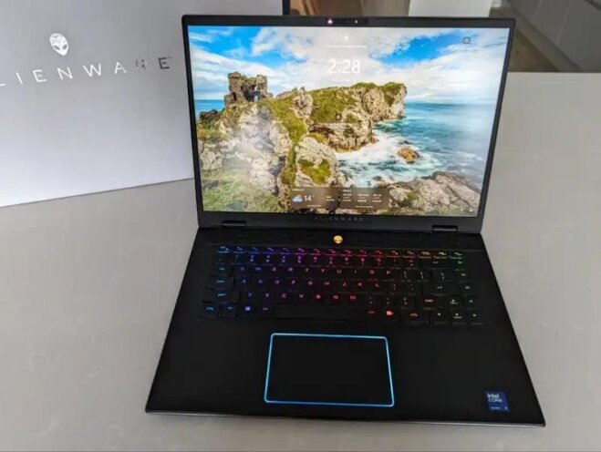 Dell Alienware m16 R2 2024: Hiệu suất tuyệt vời, tính di động cao, giá cả hợp lý!