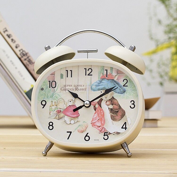 9 vật dụng tuyệt đối không nên để trên giường