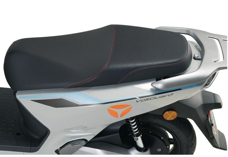 Xe máy điện Yadea mới gây ấn tượng nhờ khỏe máy, kháng nước tốt, lại đi hàng trăm km 1 lần sạc