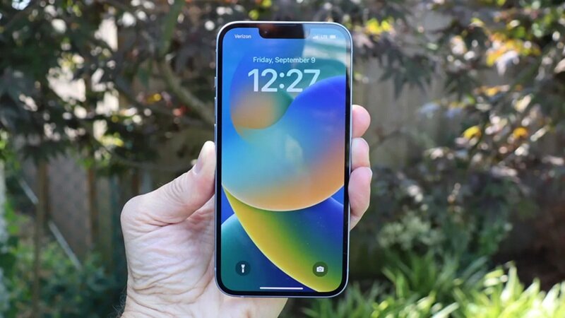 iPhone 14 VN/A giảm giá còn 12 triệu đồng, hiệu năng vẫn khiến đối thủ phải