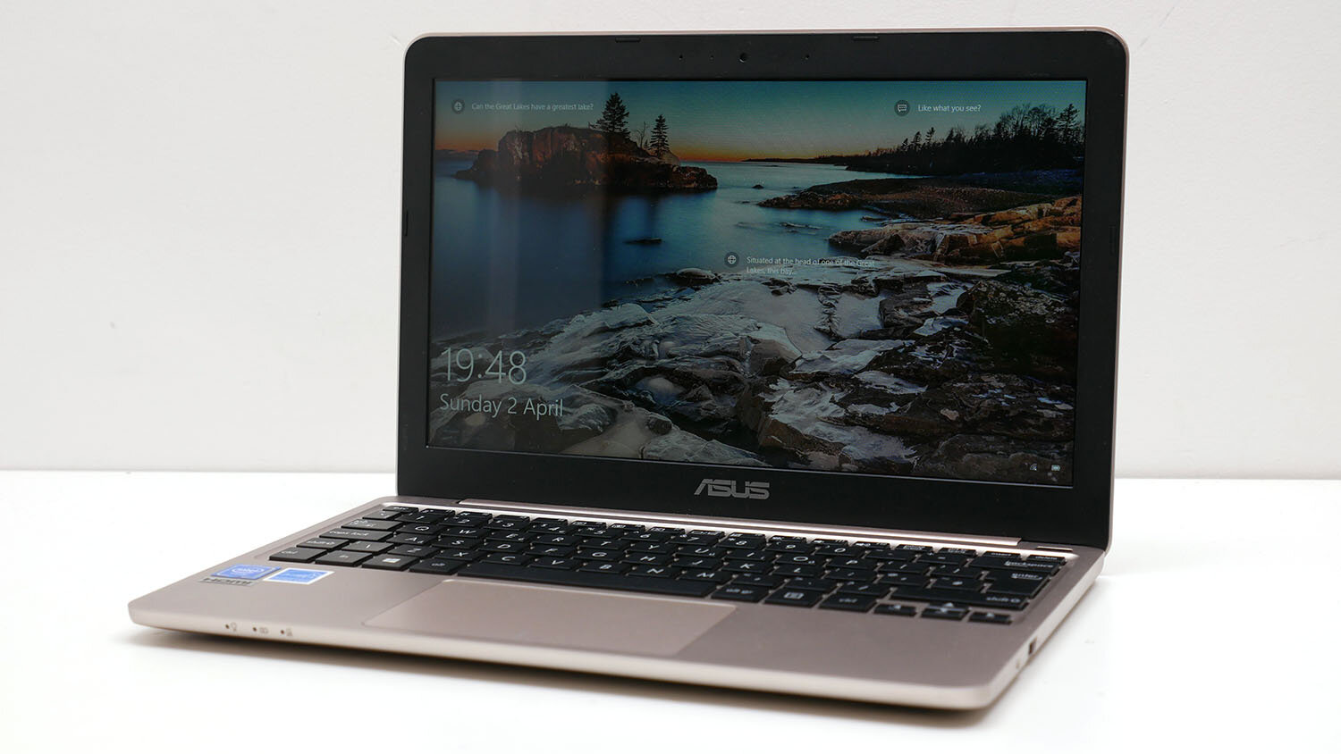 Laptop Asus E200HA-FD0043TS