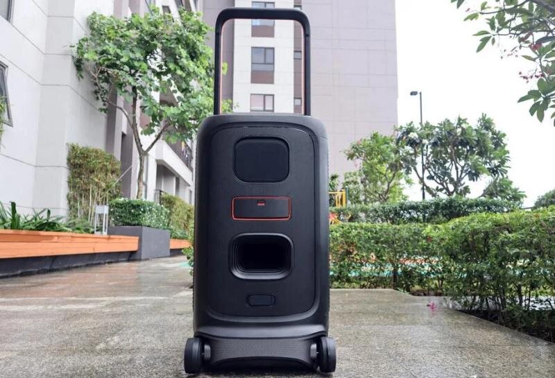 Loa JBL PartyBox 520 mạnh mẽ và di động, sẵn sàng cho các sự kiện lớn