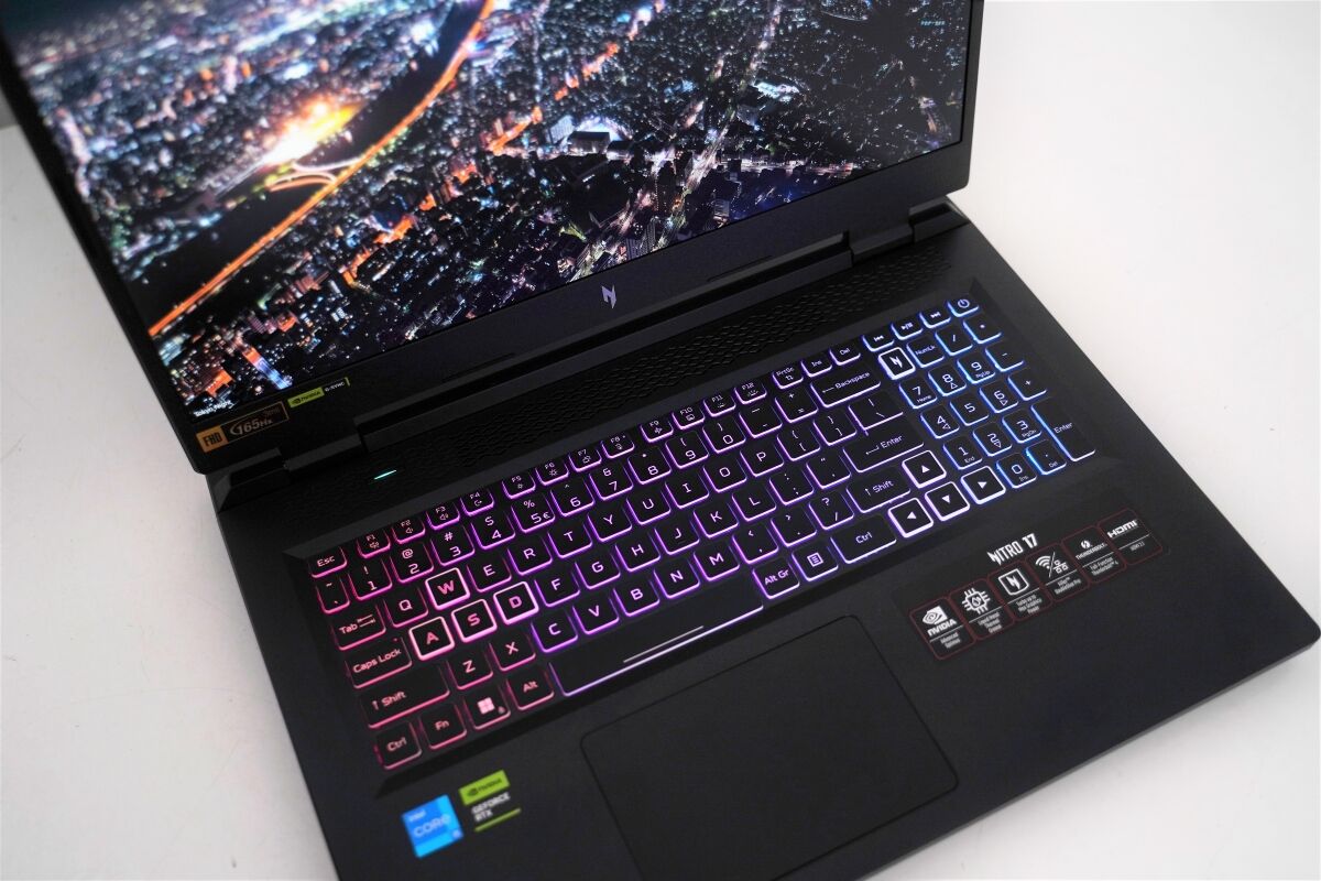 Acer Nitro 17 Phoenix AN17-51-50B9: Mang đến trải nghiệm gaming tuyệt vời!