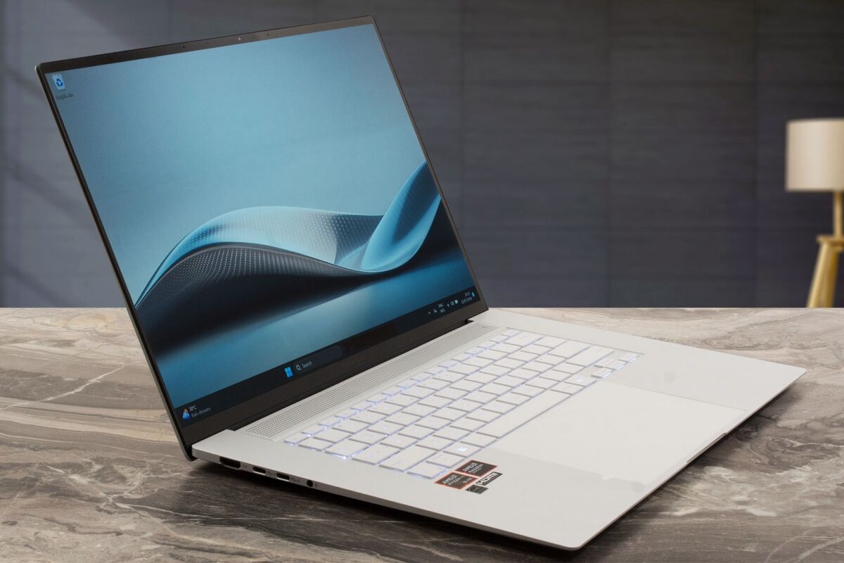 ASUS ZenBook S 16 UM5606: Mỏng nhẹ với sức mạnh từ AMD Ryzen AI!