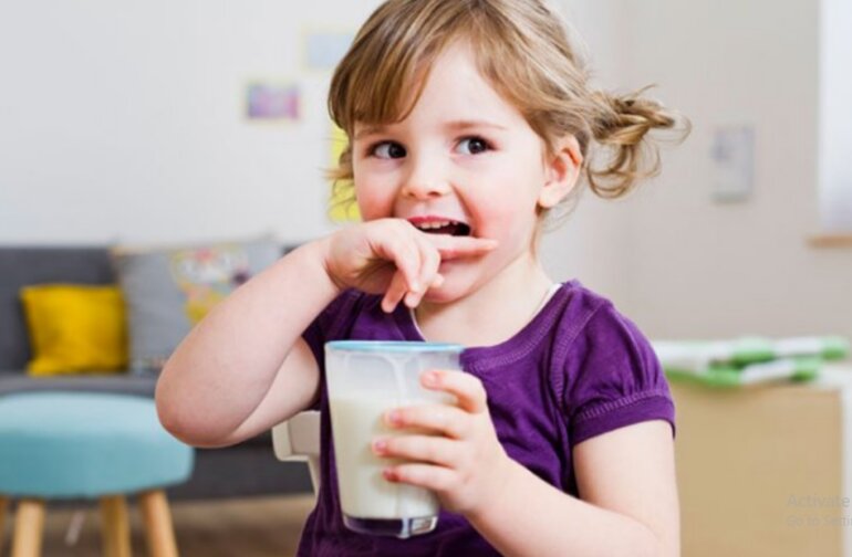 Nên chọn mua sữa tăng cân a2 Smart Nutrition hay Kid Essentials thì tốt hơn?