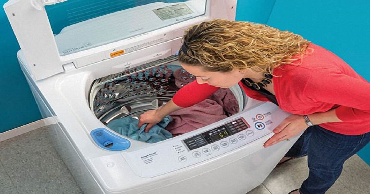 cách vắt quần áo bằng máy giặt Samsung cửa trên 