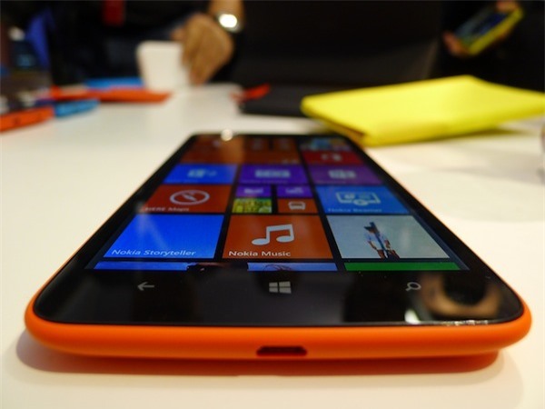 Lumia 1320 hoạt động mượt mà với Windows Phone 8