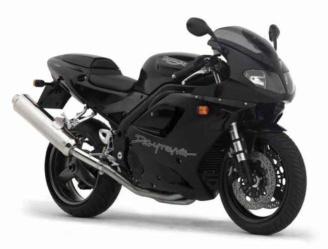 Triumph Daytona 955i lựa chọn thể thao cho cô nàng ưa mạo hiểm, tốc độ 