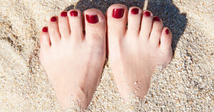 Bạn đã biết chọn sơn móng chân phù hợp với từng tông da chưa?