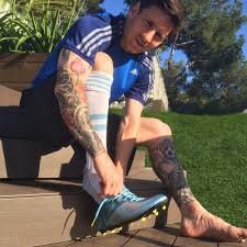 Bảng giá giày bóng đá Adidas chính hãng mới nhất