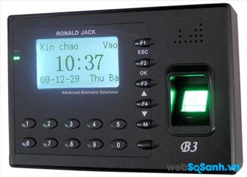 Bảng so sánh giá máy chấm công bằng vân tay và thẻ cảm ứng (Tháng 11/2015)