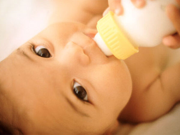 Bé bị dị ứng đạm sữa bò nên uống sữa bột nào?