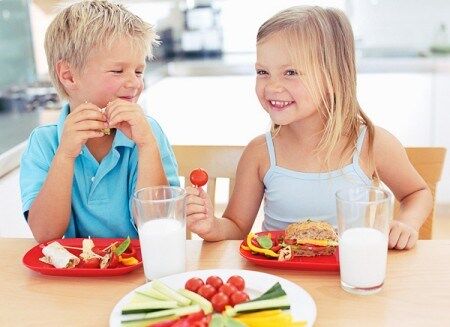 Bé cần được bổ sung bao nhiêu canxi mỗi ngày để cao lớn khỏe mạnh?
