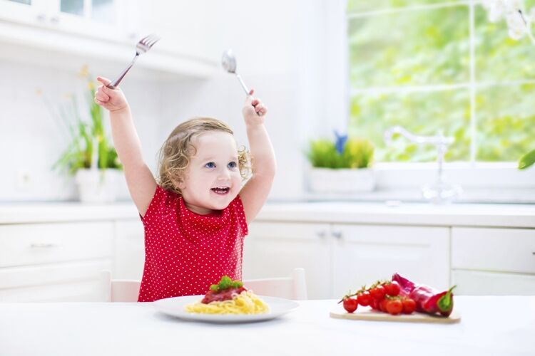 Bé chậm tăng cân nên bổ sung những thực phẩm gì để lên cân "vù vù"?