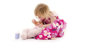 Bé gái nên chơi loại đồ chơi búp bê nào?