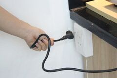 Bếp từ cắm điện liên tục có nguy cơ cháy nổ? Sự thật bạn cần biết