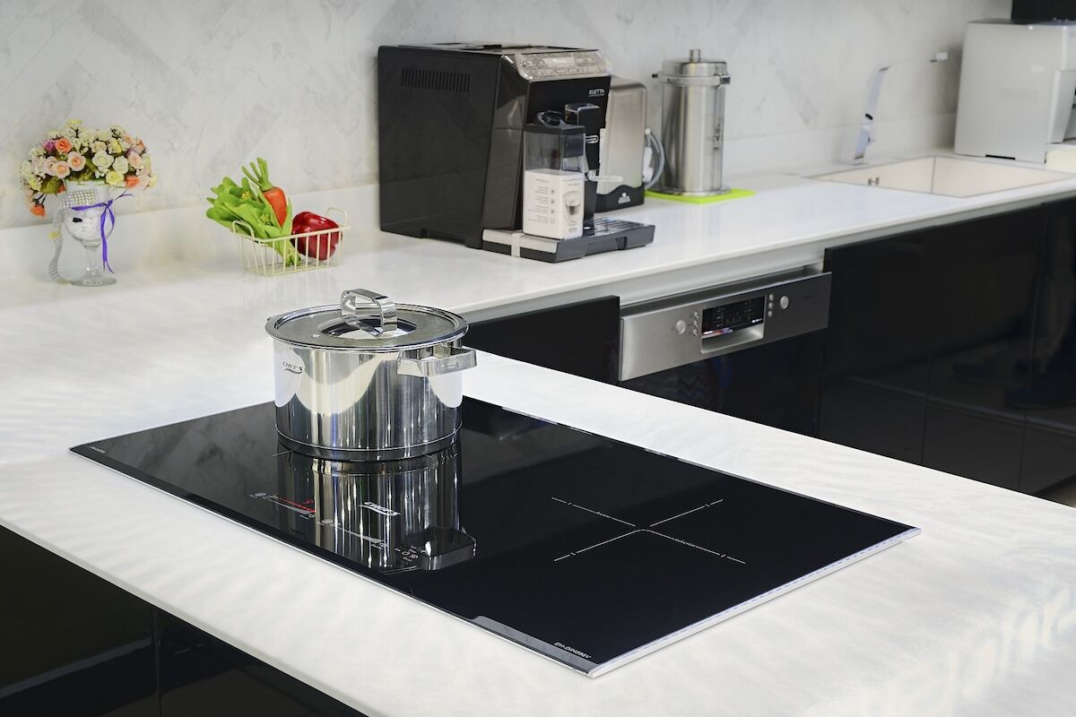 Bếp từ Chefs EH-DIH888V thiết kế hiện đại, tính năng thông minh