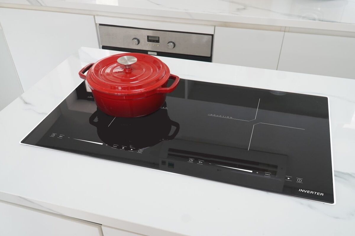 Bếp từ Rapido RI4000RD sở hữu công nghệ tiên tiến, thiết kế sang trọng