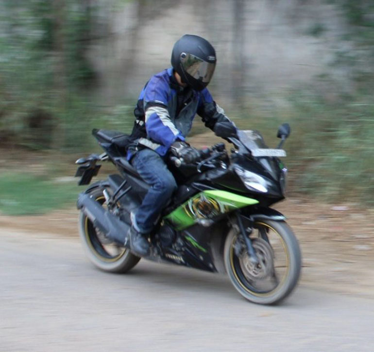 Sốc với hổ giấy Yamaha R15 độ thành superbike R1 giống như đúc