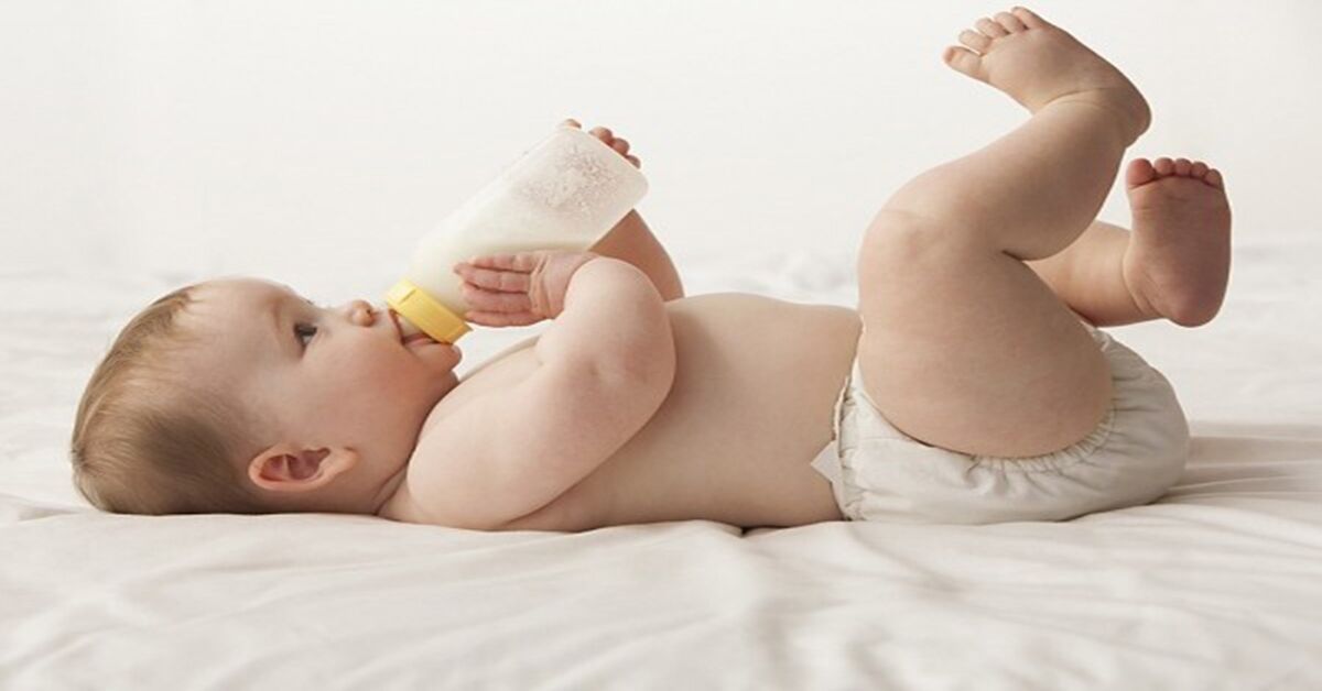 Bí quyết chọn núm ti bình sữa cho bé mới tập ti bình