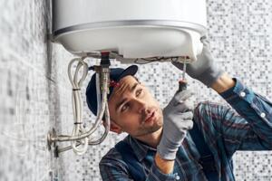 Bình nóng lạnh bị e nước: Nguyên nhân và giải pháp tự sửa tại nhà nhanh chóng!