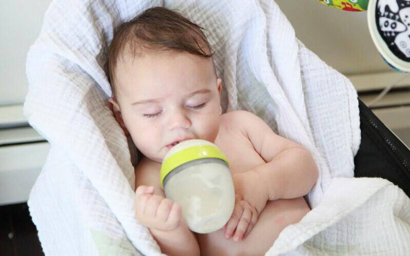 Bình sữa Comotomo cho bé cảm giác như bú mẹ