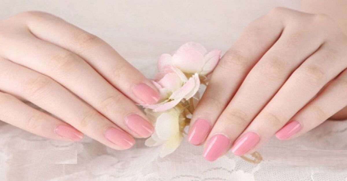 Các mẫu sơn móng tay màu hồng chị em không thể bỏ qua