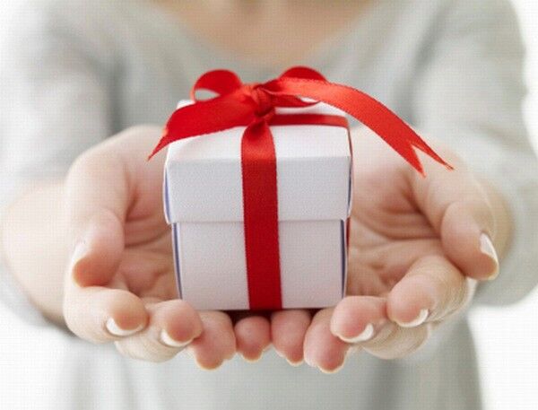 Cách chọn quà tặng 8/3 cho mẹ chồng tương lai