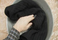 Cách giặt giũ quần áo tối màu luôn đẹp như mới