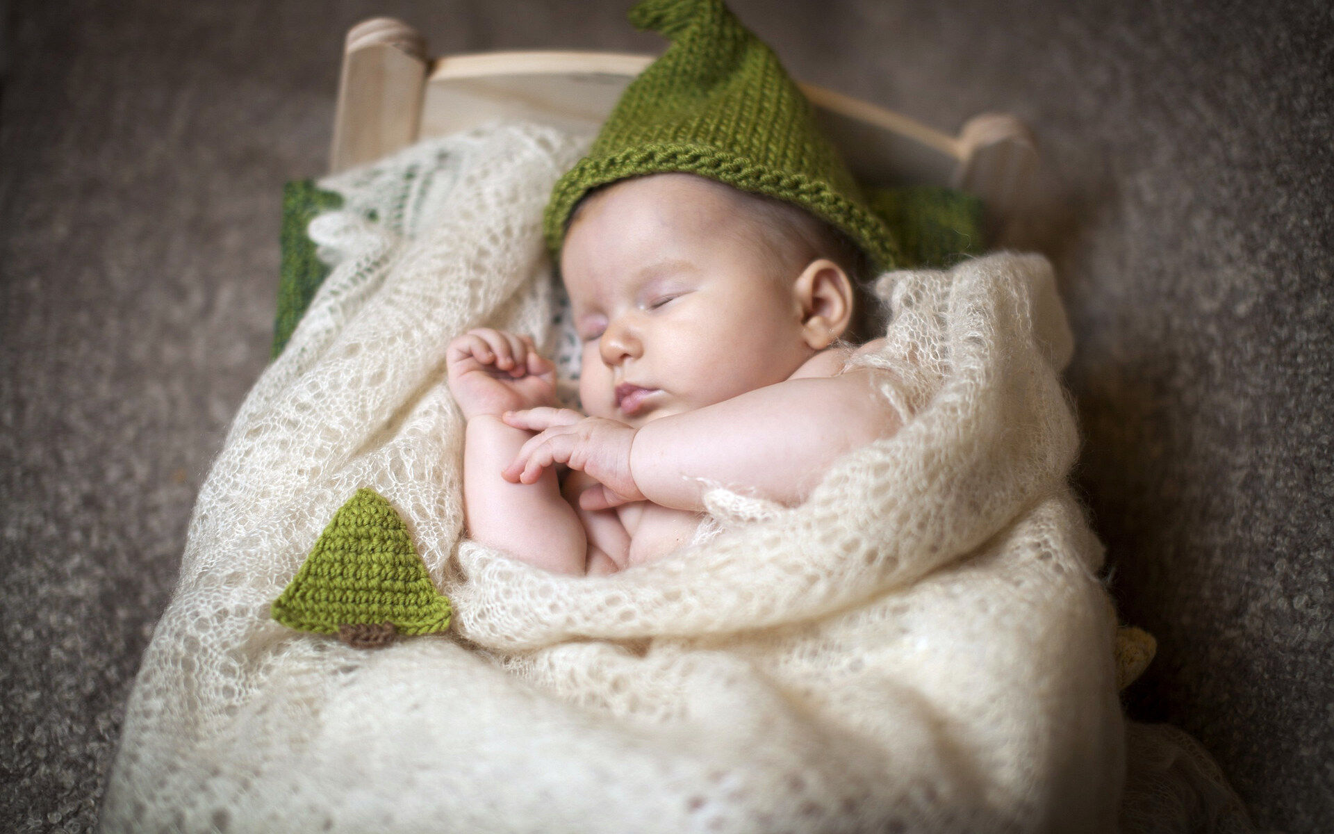 Cách giúp bé ngủ ngon trong mùa hè nóng bức