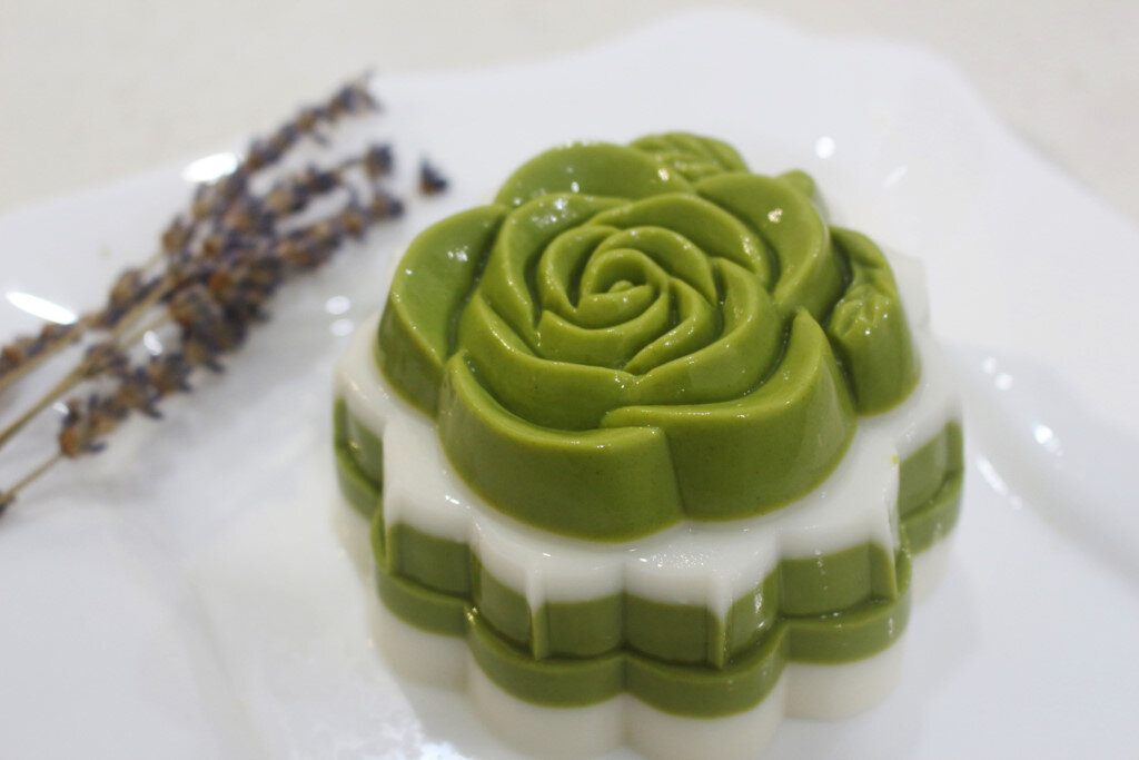Cách làm bánh trung thu rau câu flan thơm ngon, mát lạnh