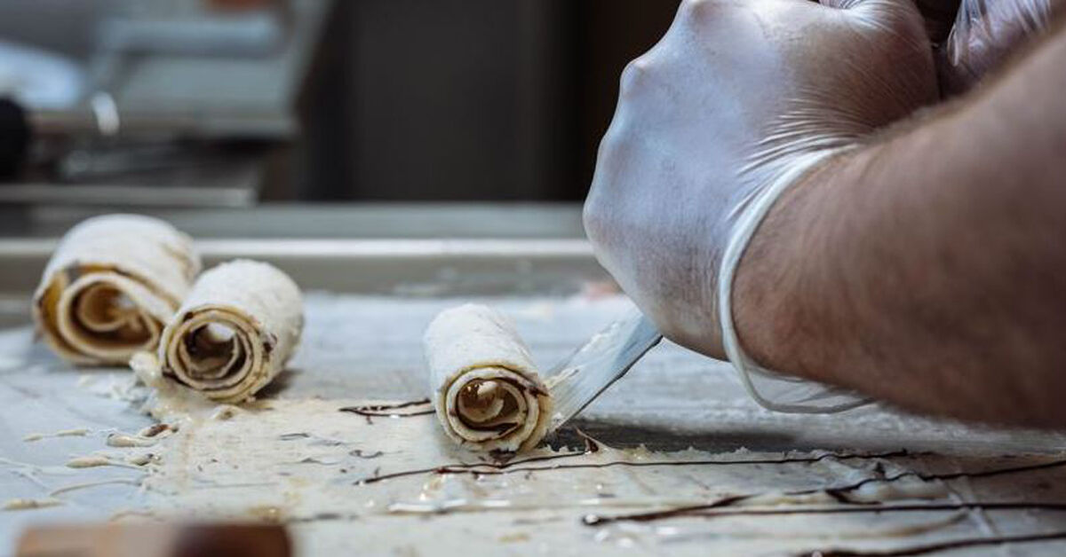 Cách làm kem cuộn Thái ngon miễn chê mà chẳng cần dùng máy làm kem cuộn Thái Lan