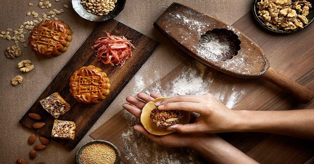 Cách làm vỏ bánh nướng Trung thu đẹp mắt cho ngày Tết Đoàn viên