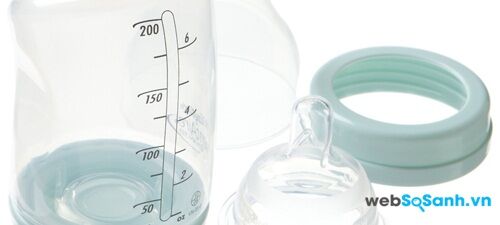 Cách lựa chọn bình sữa cho các bé bú mẹ