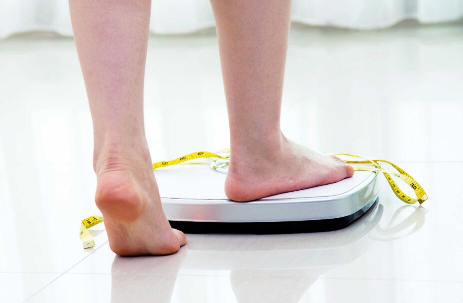 Cách sử dụng cân sức khỏe điện tử: Thay pin, Chọn đơn vị đo, Đứng cân