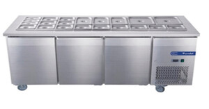 Cách vệ sinh bàn mát Furnotel FRCR-4 chuyên dụng đựng salad có khác so với bàn mát thông thường?