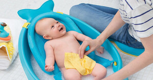 Chậu tắm em bé loại nào tốt nhất hiện nay