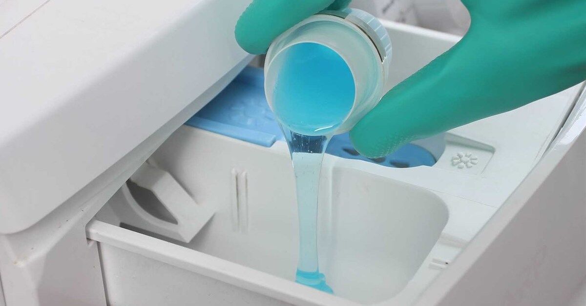 Chỉ ngay cách đổ nước giặt vào máy giặt cửa trên hiệu quả