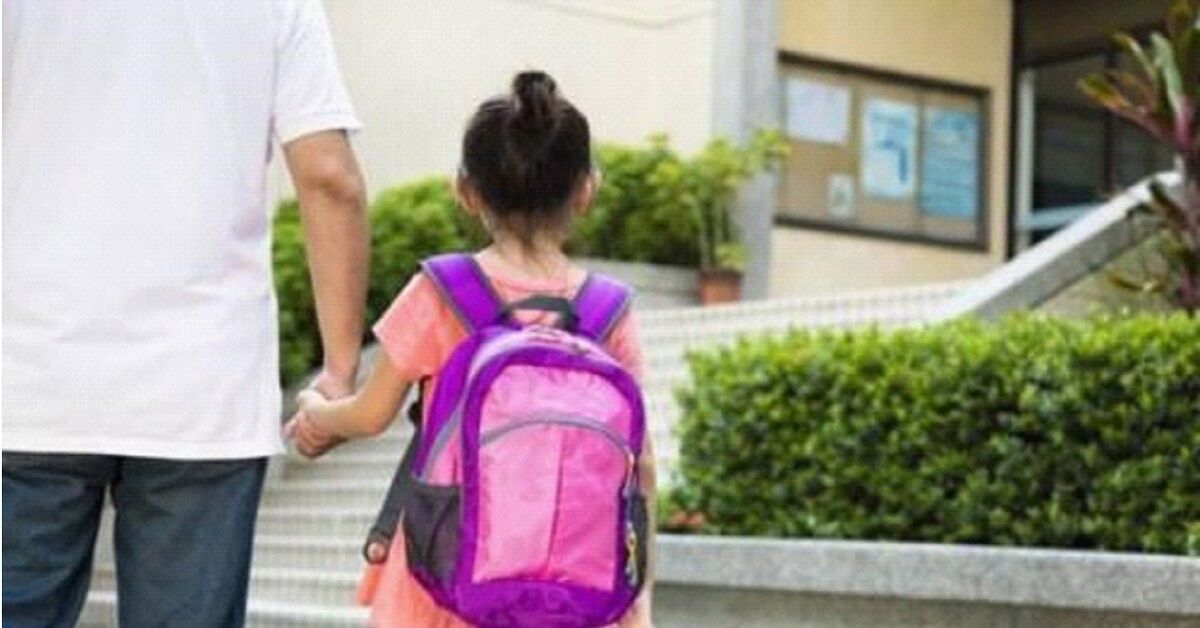 Chọn cặp sách đi học cho bé sao cho đúng? Các bậc phụ huynh phải xem ngay!