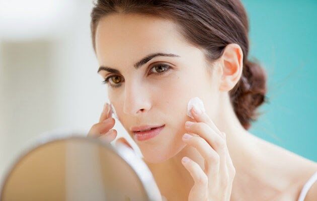 Chọn dầu dưỡng da hay kem dưỡng da để chăm sóc da tốt nhất?