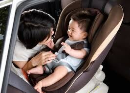 Chọn ghế xe hơi cho bé