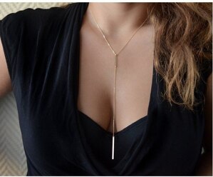 Chọn vòng cổ tạo điểm nhấn cho 5 dáng áo khác biệt