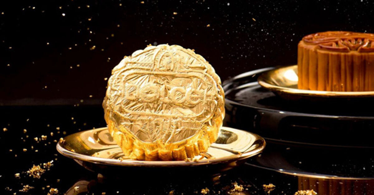 Có gì bên trong bánh trung thu dát vàng 24K giá đến 6 triệu đồng?