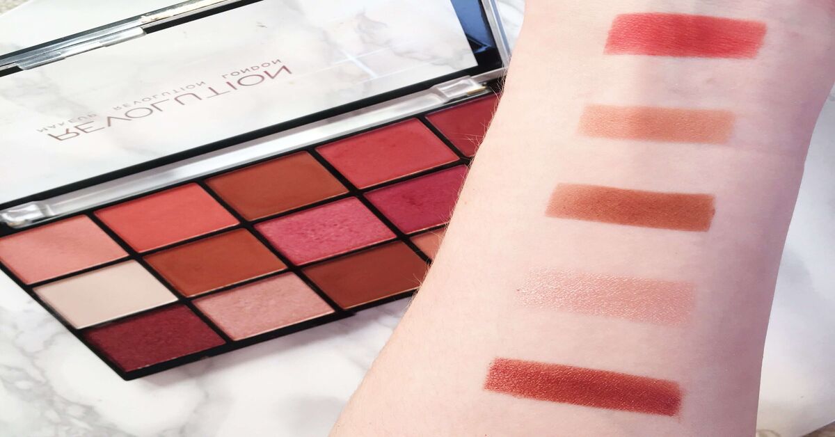 Có gì trong bảng phấn mắt Revolution Reloaded Eyeshadow Palette Neutrals 2?