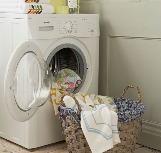 Có nên kê chân đế cho máy giặt lồng ngang? | websosanh.vn