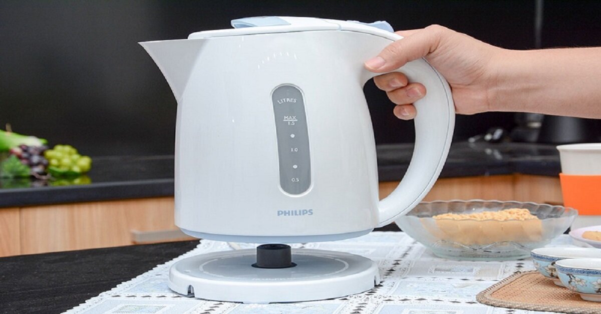 Có nên mua bình nấu nước siêu tốc bằng nhựa?
