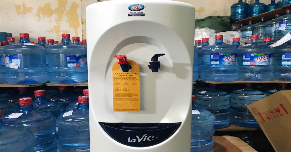 Có nên mua cây nước nóng lạnh Lavie để dùng không?